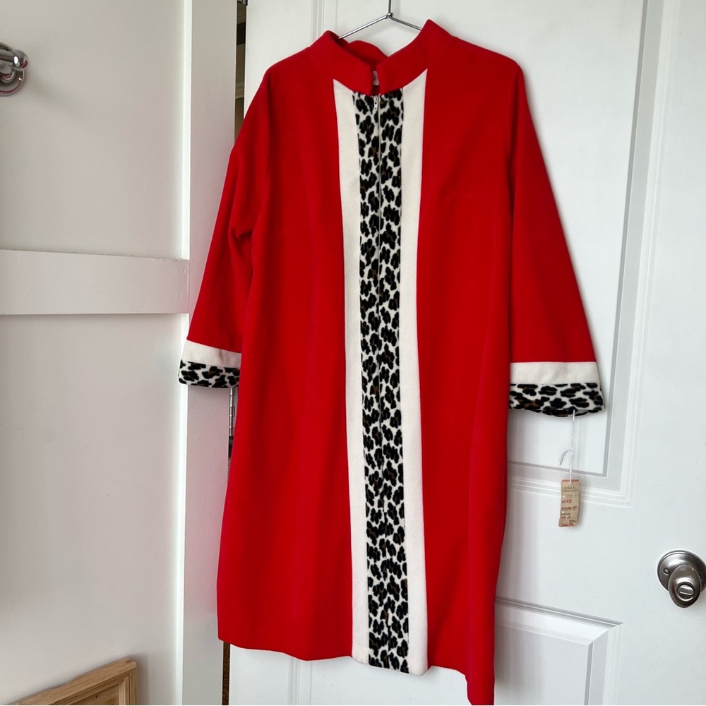 DEADSTOCK vintage vanity fair zipper house robe 😍